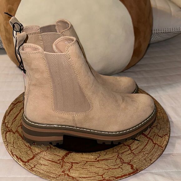 SERRA 8 PUTIAN Ivory Cream Tan Soles Combat Ankle Slip on Boots - Picture 2 of 13